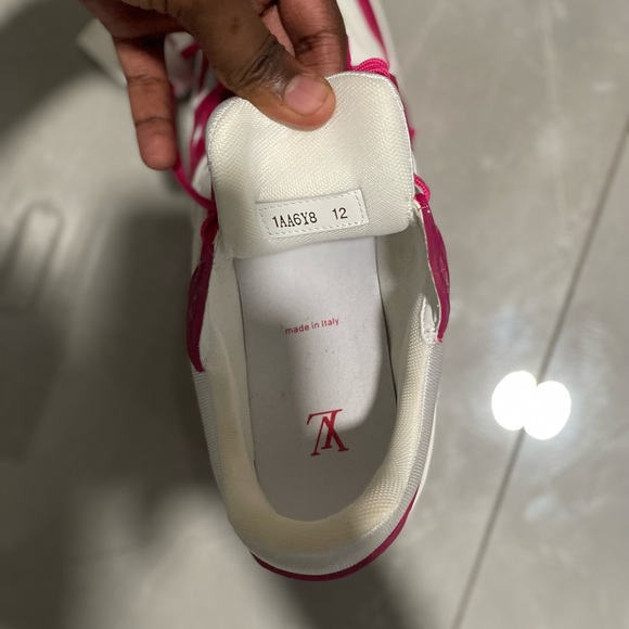 Pink Louis Vuitton sneakers - Picture 7 of 8